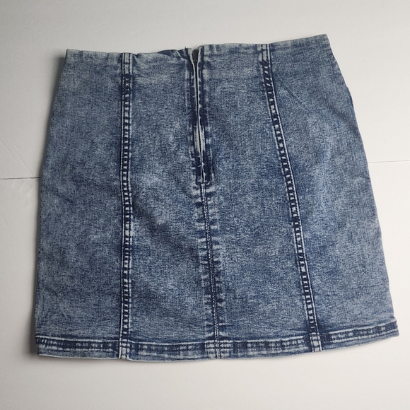 Wild Fable Vintage Wash 90s Mini Skirt Women's Size 4 Stretch Blue Denim - Picture 3 of 6